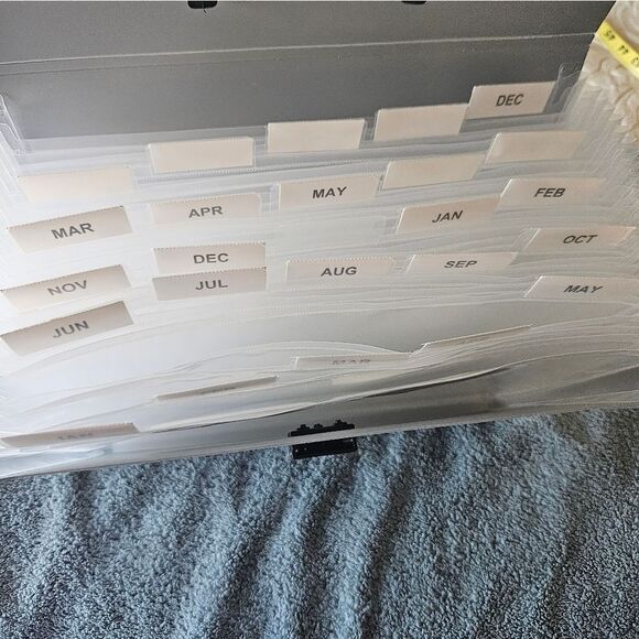 Pen and Gear plastic folder - Picture 3 of 6